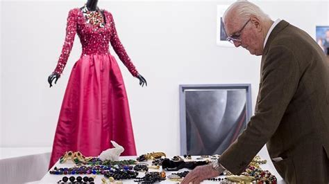 hubert de givenchy samenstelde in het thyssen-bornemisza museum in madrid|Hubert de Givenchy: Everything Starts with the Fabric.